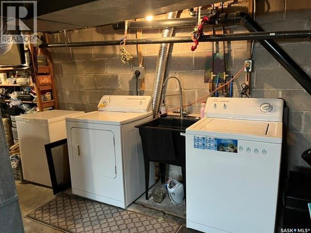 904 Eberts Street, Indian Head, SK - Indoor Photo Showing Laundry Room