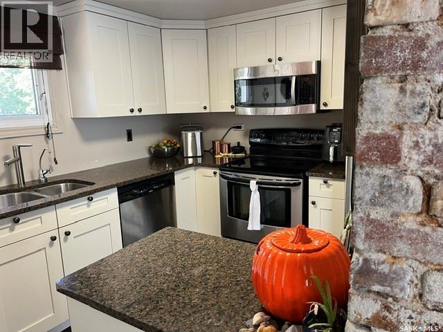 904 Eberts Street, Indian Head, SK - Indoor Photo Showing Kitchen With Stainless Steel Kitchen With Double Sink
