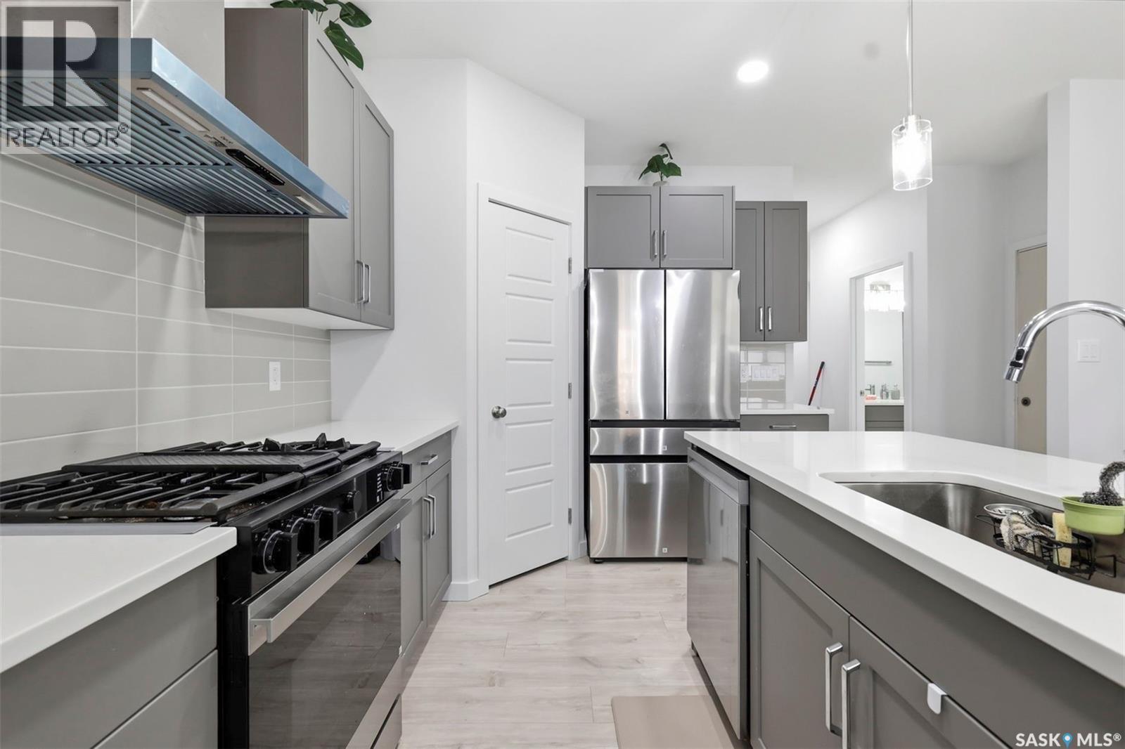 231 Katz Court, Saskatoon, SK - Indoor Photo Showing Kitchen With Upgraded Kitchen