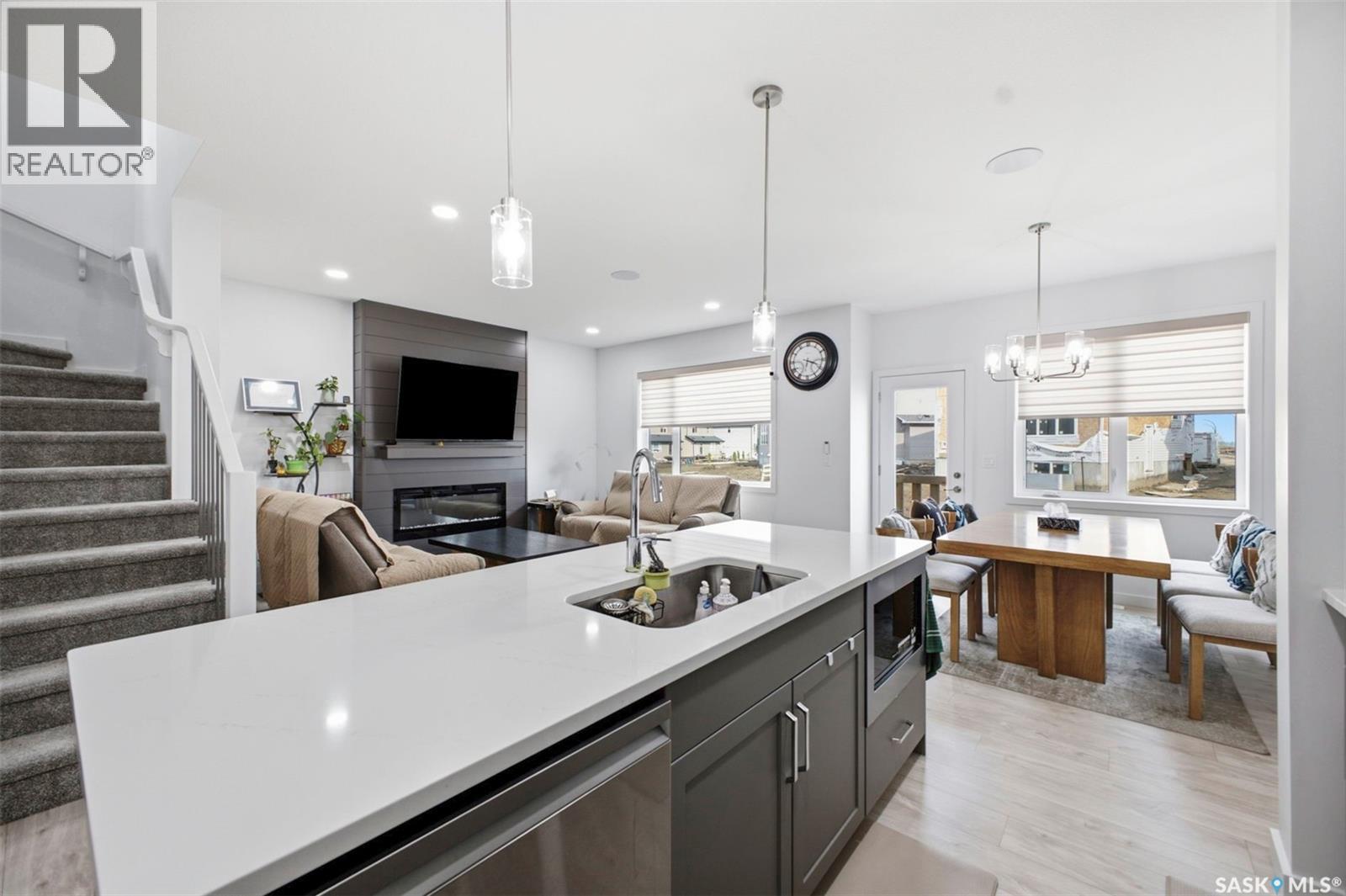 231 Katz Court, Saskatoon, SK - Indoor Photo Showing Kitchen With Upgraded Kitchen
