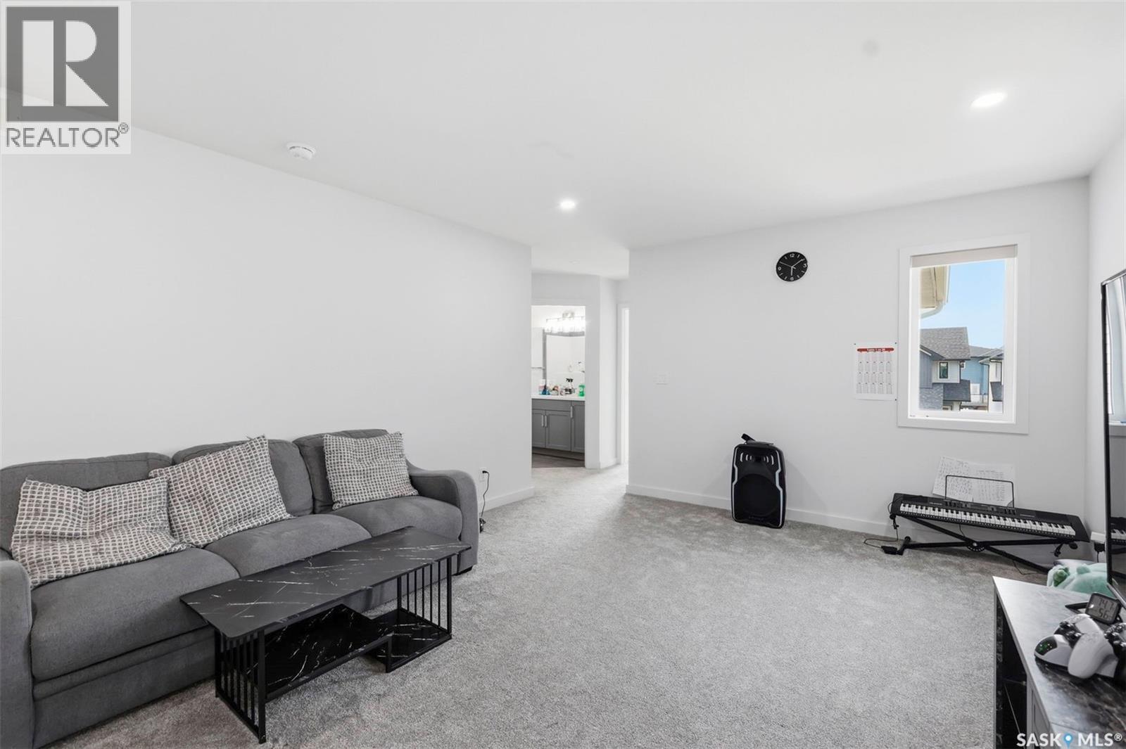 231 Katz Court, Saskatoon, SK - Indoor Photo Showing Living Room