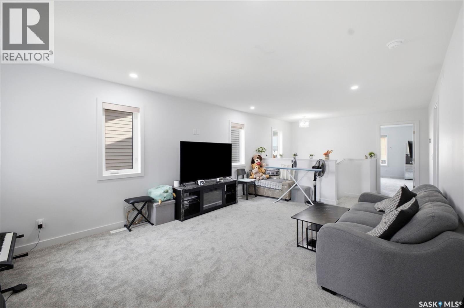 231 Katz Court, Saskatoon, SK - Indoor Photo Showing Living Room