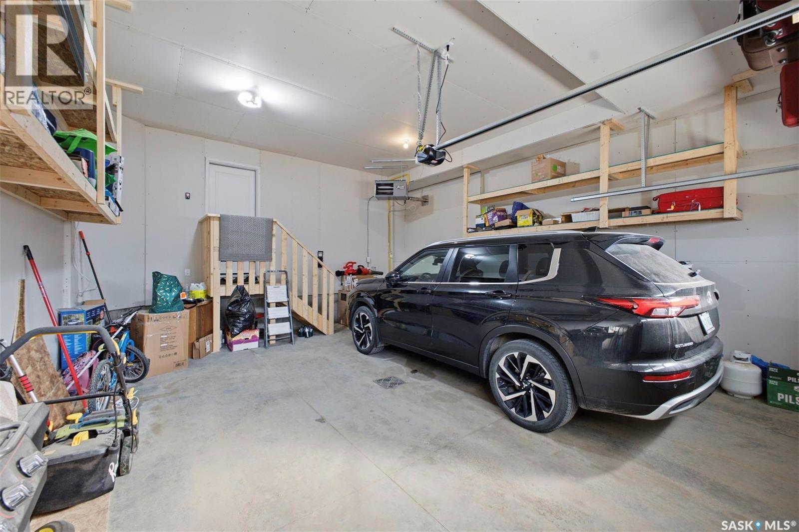 231 Katz Court, Saskatoon, SK - Indoor Photo Showing Garage