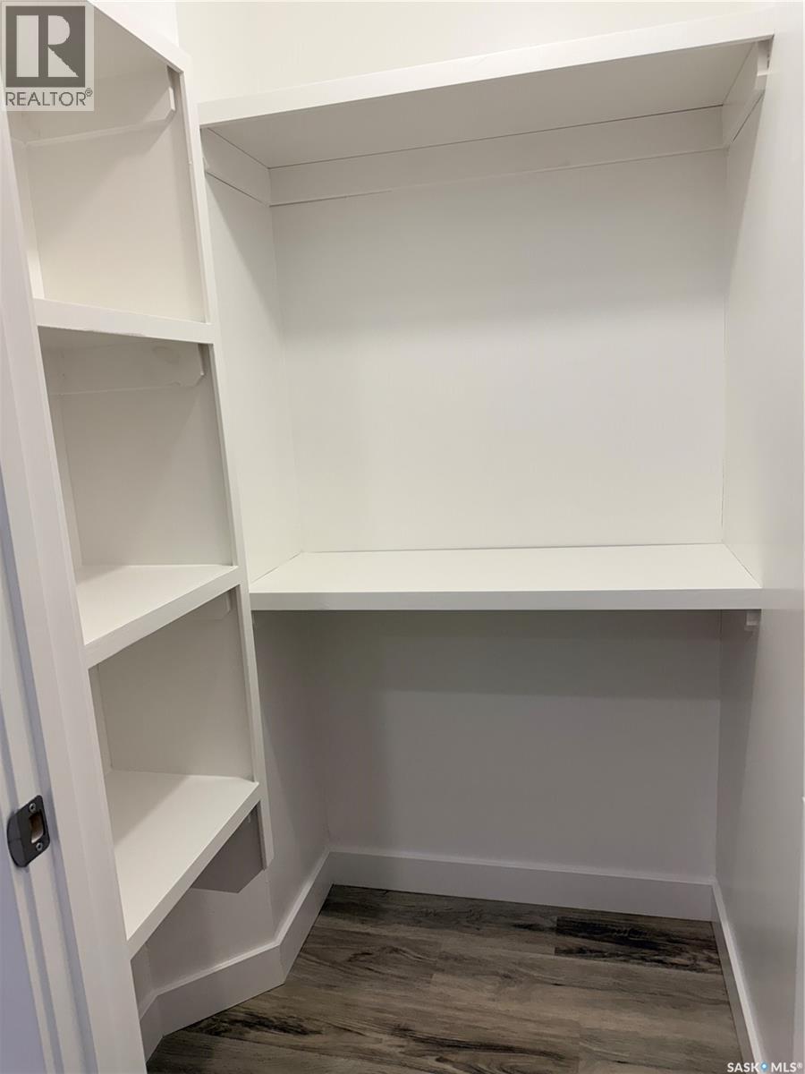 231 Katz Court, Saskatoon, SK - Indoor With Storage