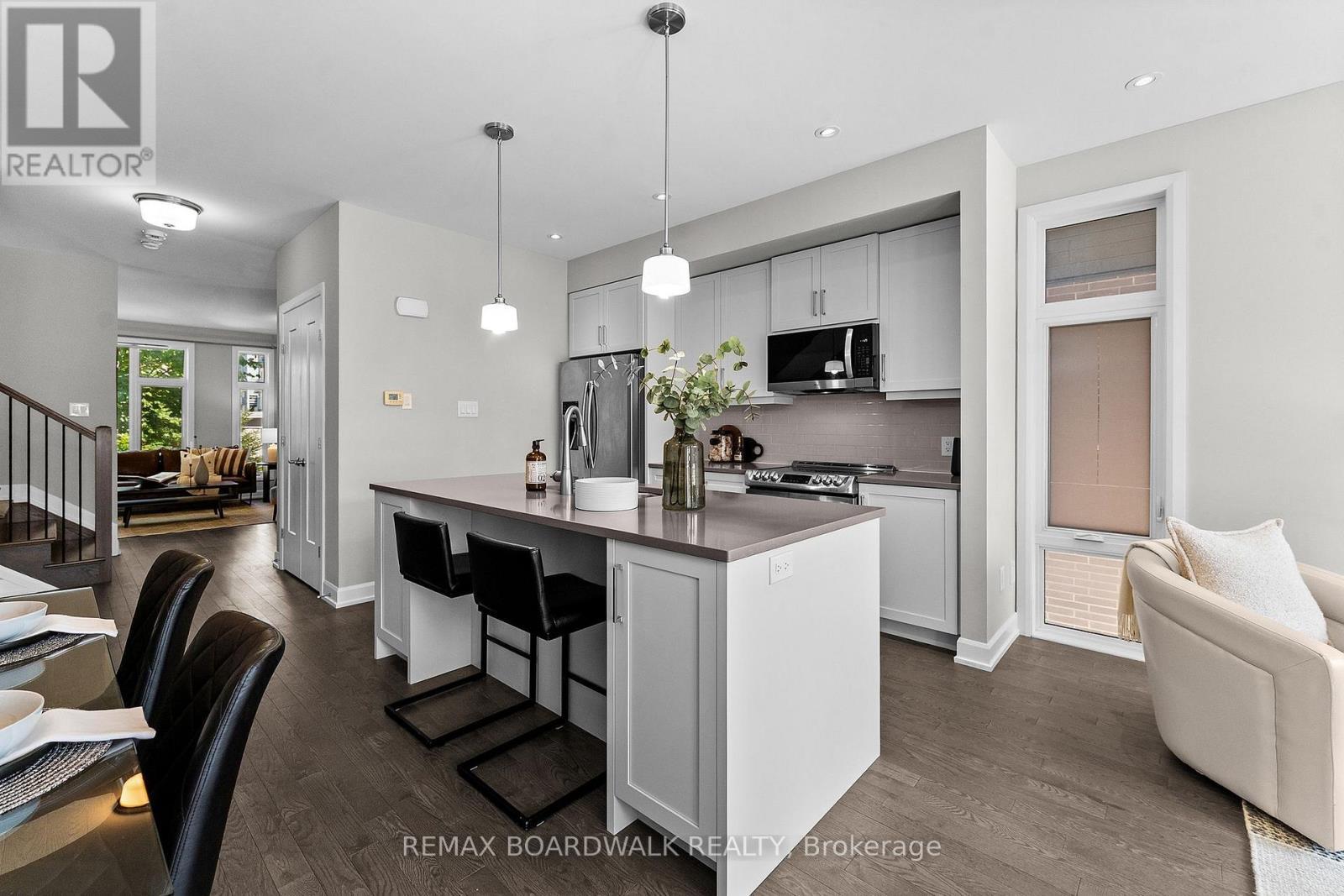 14 Philosopher Private, Ottawa, ON - Indoor Photo Showing Kitchen With Upgraded Kitchen