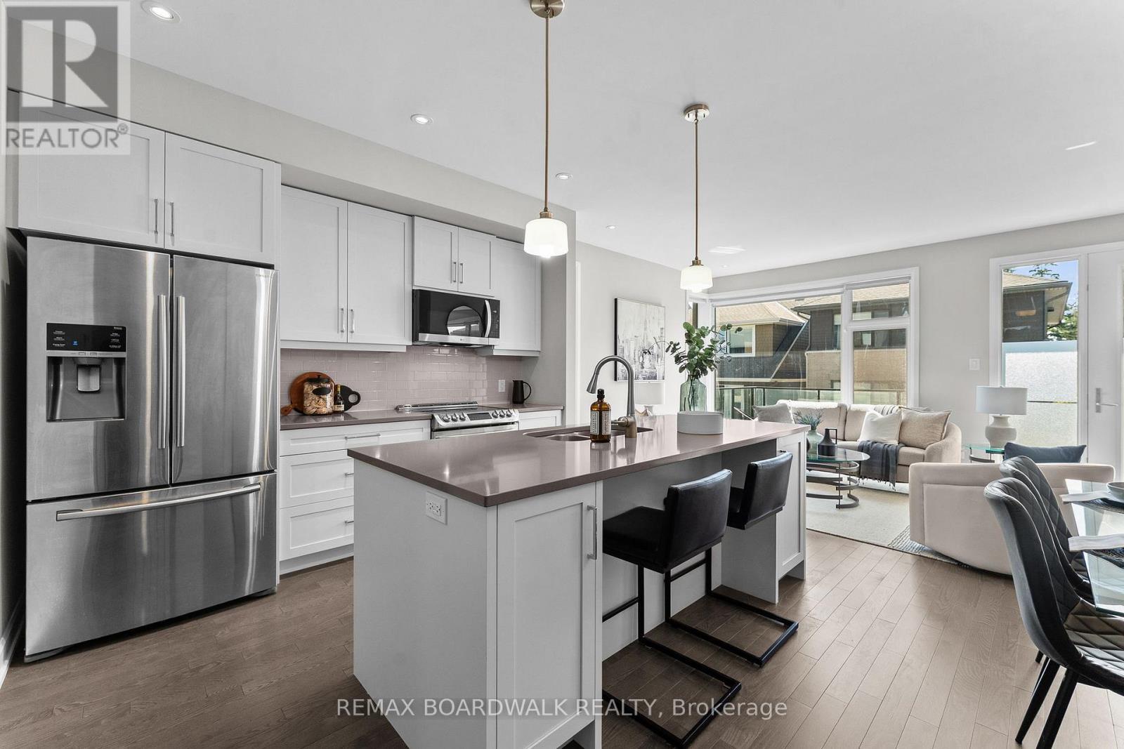 14 Philosopher Private, Ottawa, ON - Indoor Photo Showing Kitchen With Upgraded Kitchen