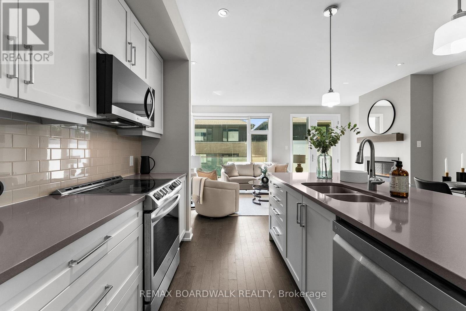 14 Philosopher Private, Ottawa, ON - Indoor Photo Showing Kitchen With Double Sink With Upgraded Kitchen