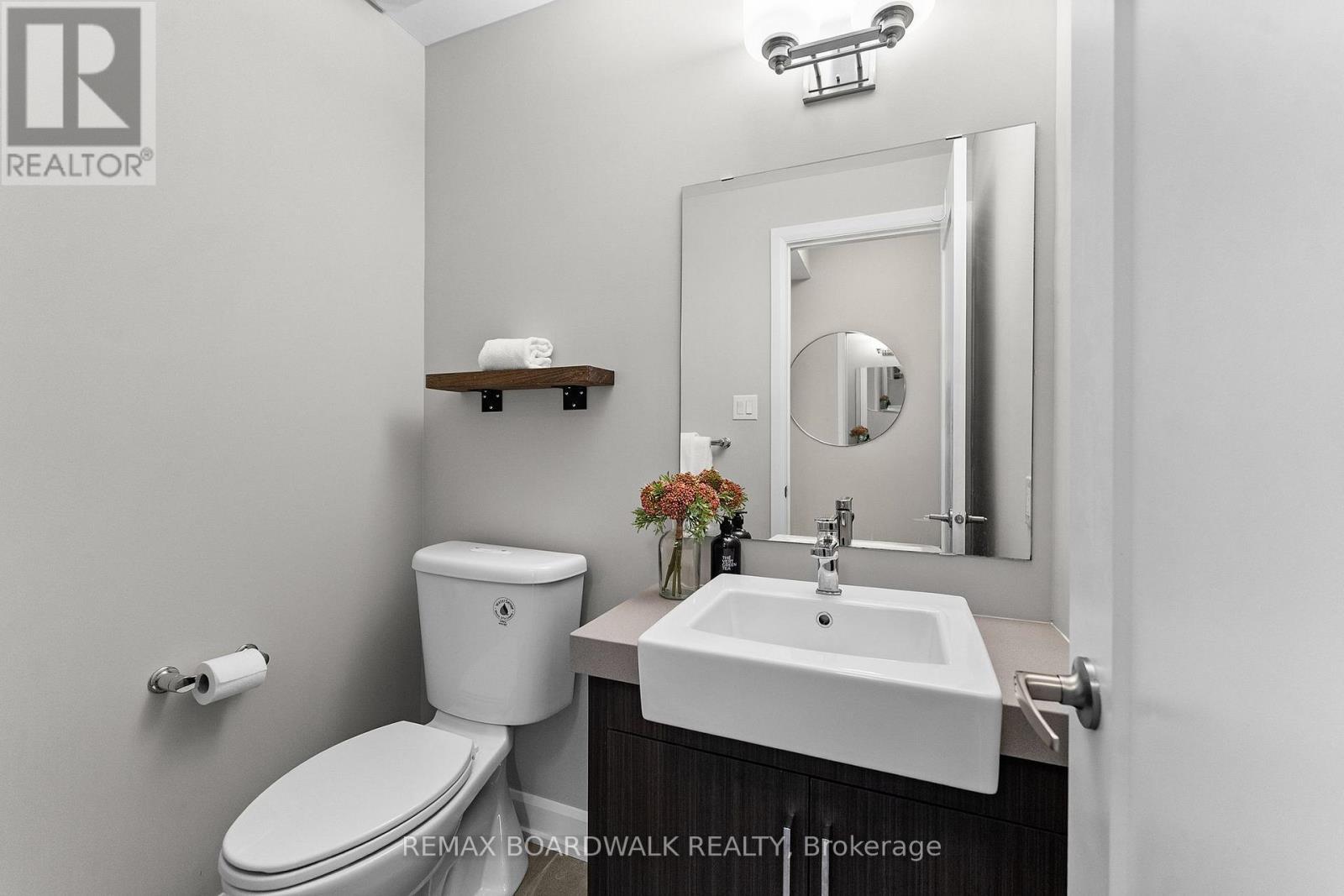 14 Philosopher Private, Ottawa, ON - Indoor Photo Showing Bathroom