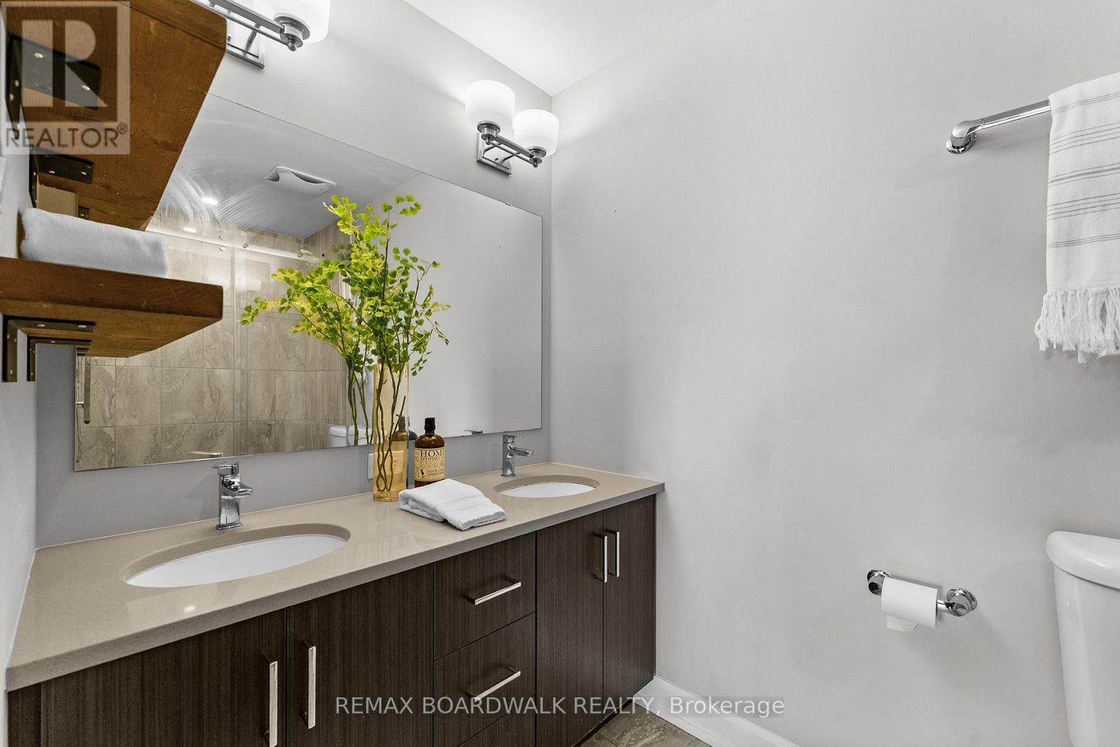 14 Philosopher Private, Ottawa, ON - Indoor Photo Showing Bathroom