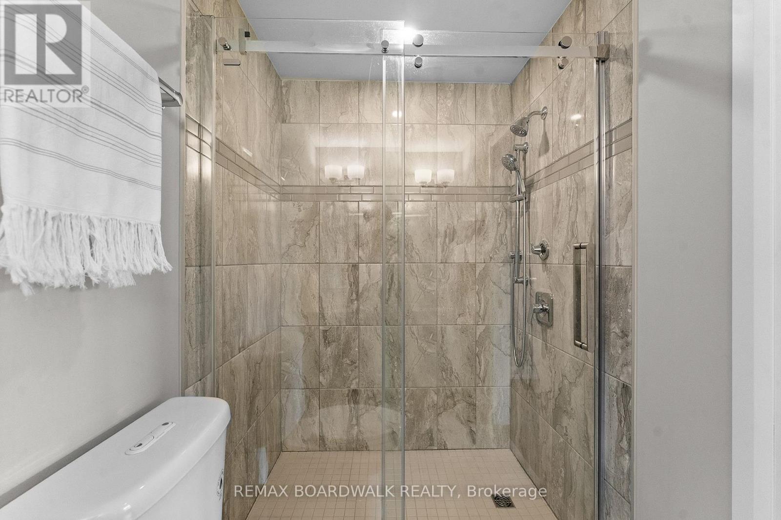 14 Philosopher Private, Ottawa, ON - Indoor Photo Showing Bathroom