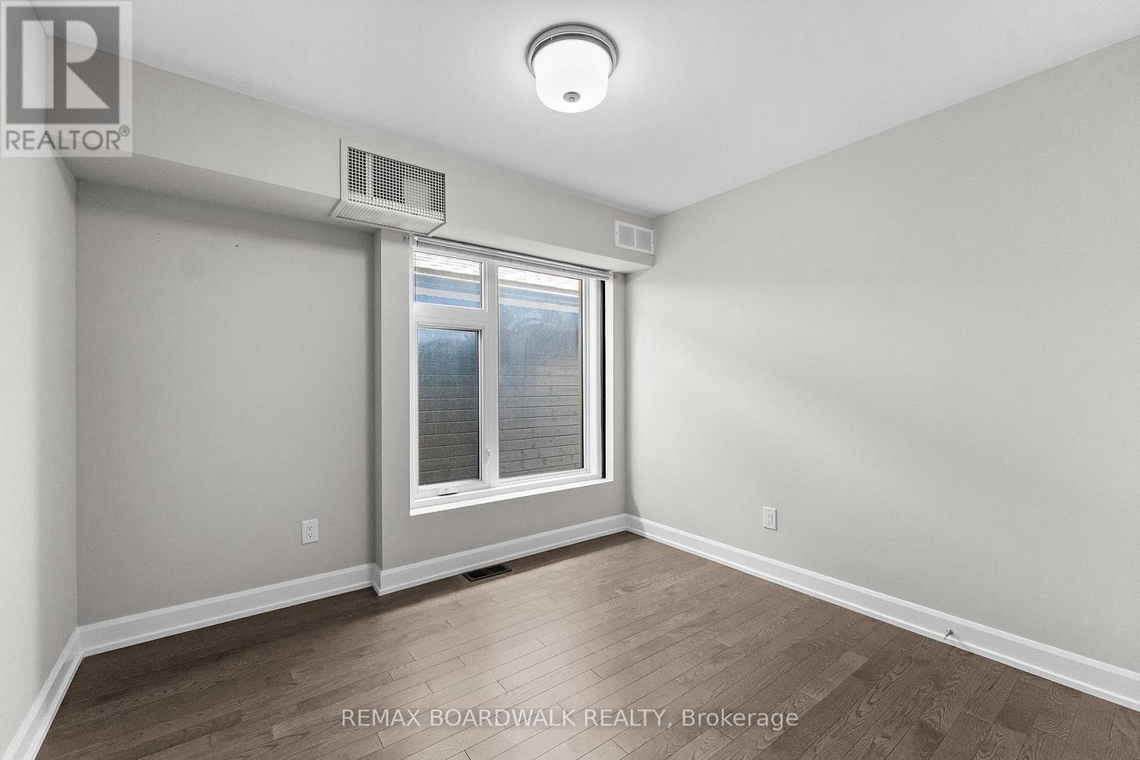 14 Philosopher Private, Ottawa, ON - Indoor Photo Showing Other Room