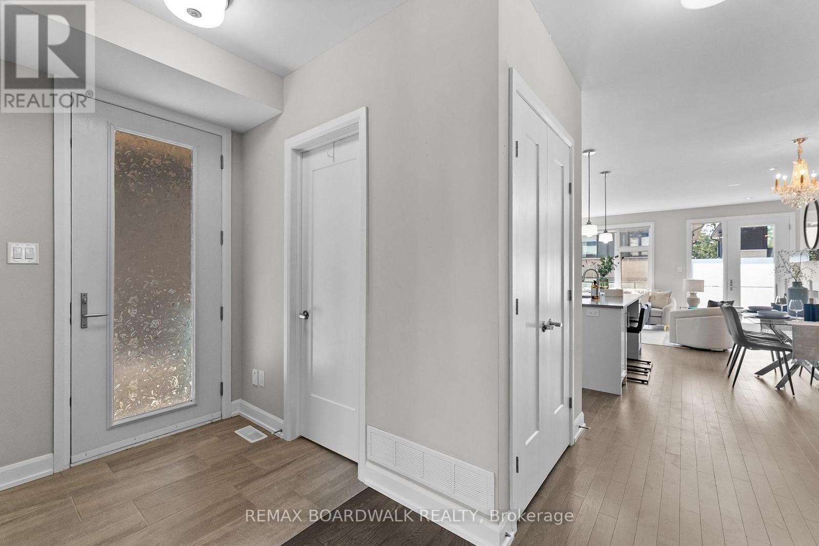 14 Philosopher Private, Ottawa, ON - Indoor Photo Showing Other Room
