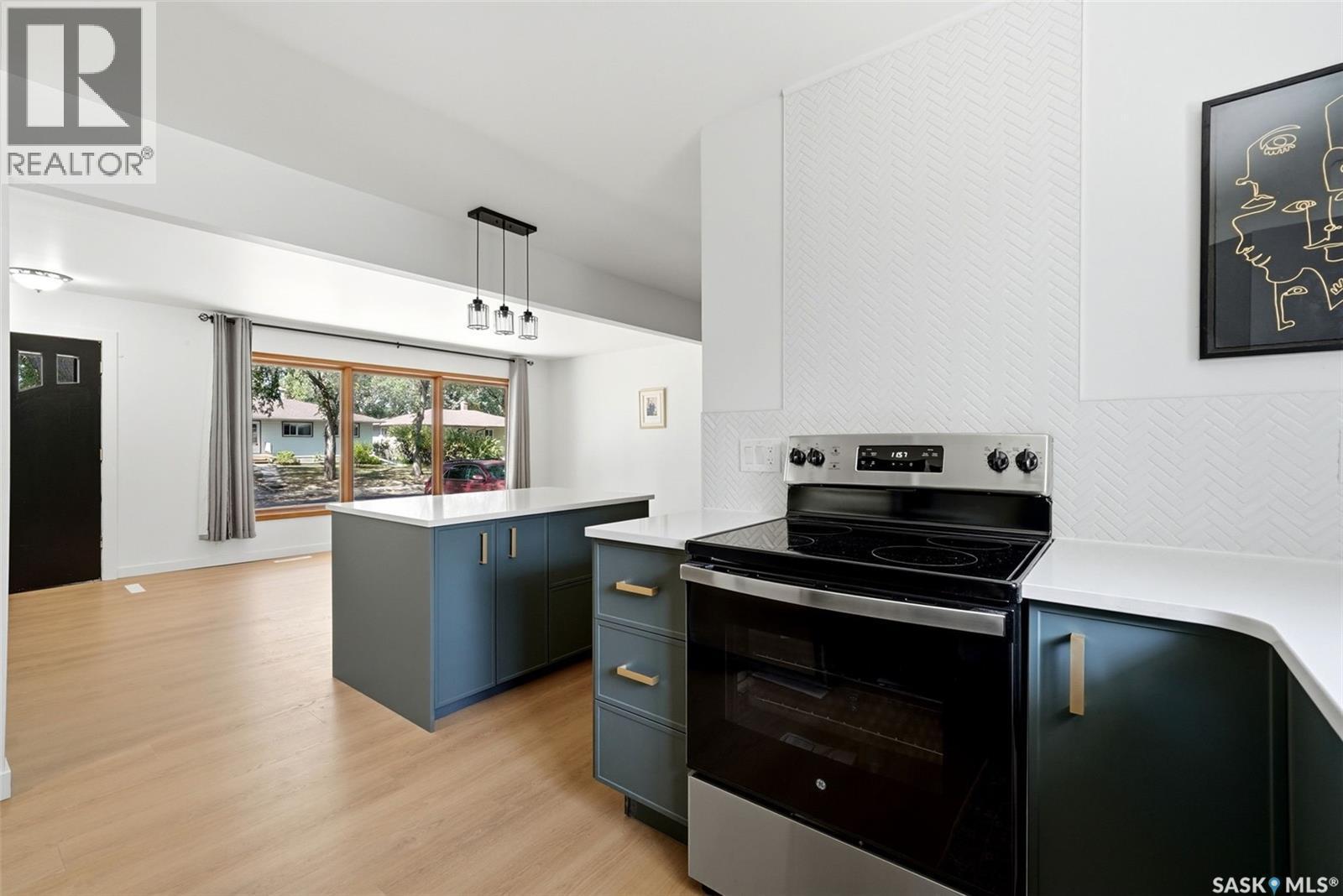 137 Garnet Street, Regina, SK - Indoor Photo Showing Kitchen