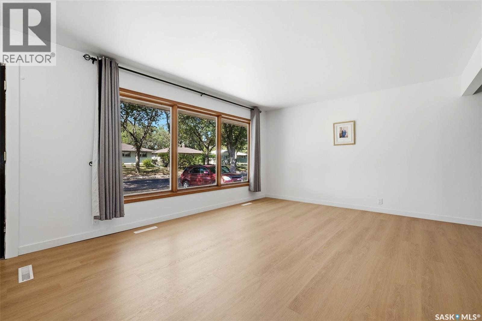 137 Garnet Street, Regina, SK - Indoor