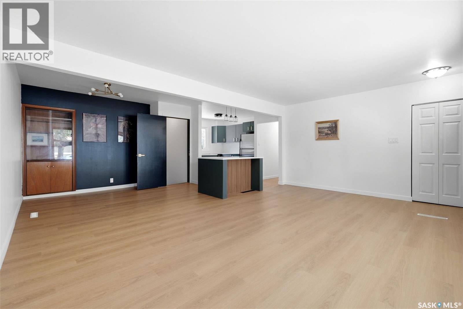 137 Garnet Street, Regina, SK - Indoor