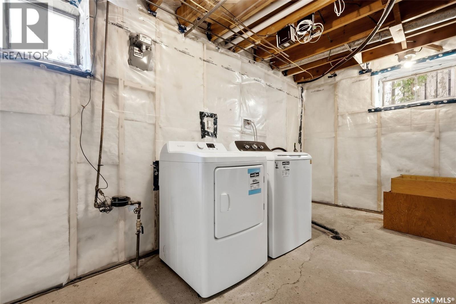 137 Garnet Street, Regina, SK - Indoor Photo Showing Laundry Room