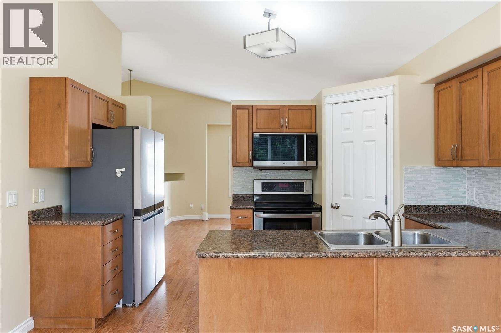 110 Bennion Crescent, Saskatoon, SK - Indoor Photo Showing Kitchen With Double Sink