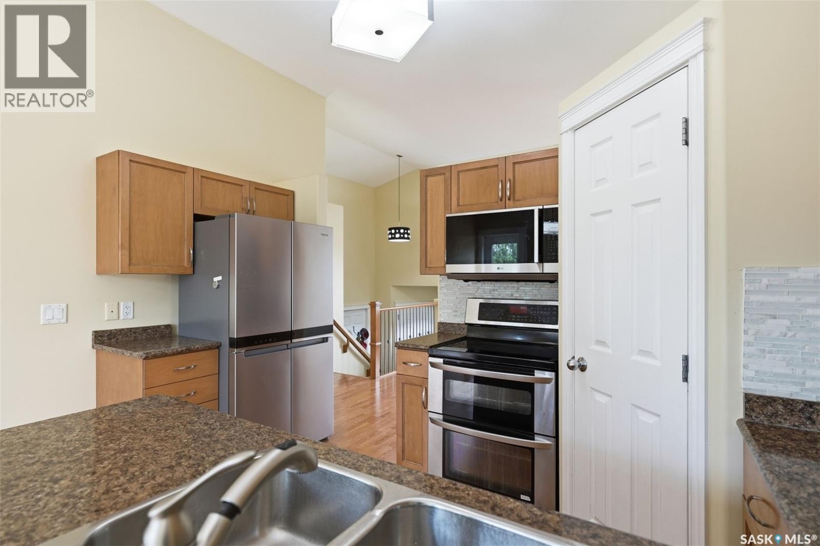 110 Bennion Crescent, Saskatoon, SK - Indoor Photo Showing Kitchen With Stainless Steel Kitchen With Double Sink