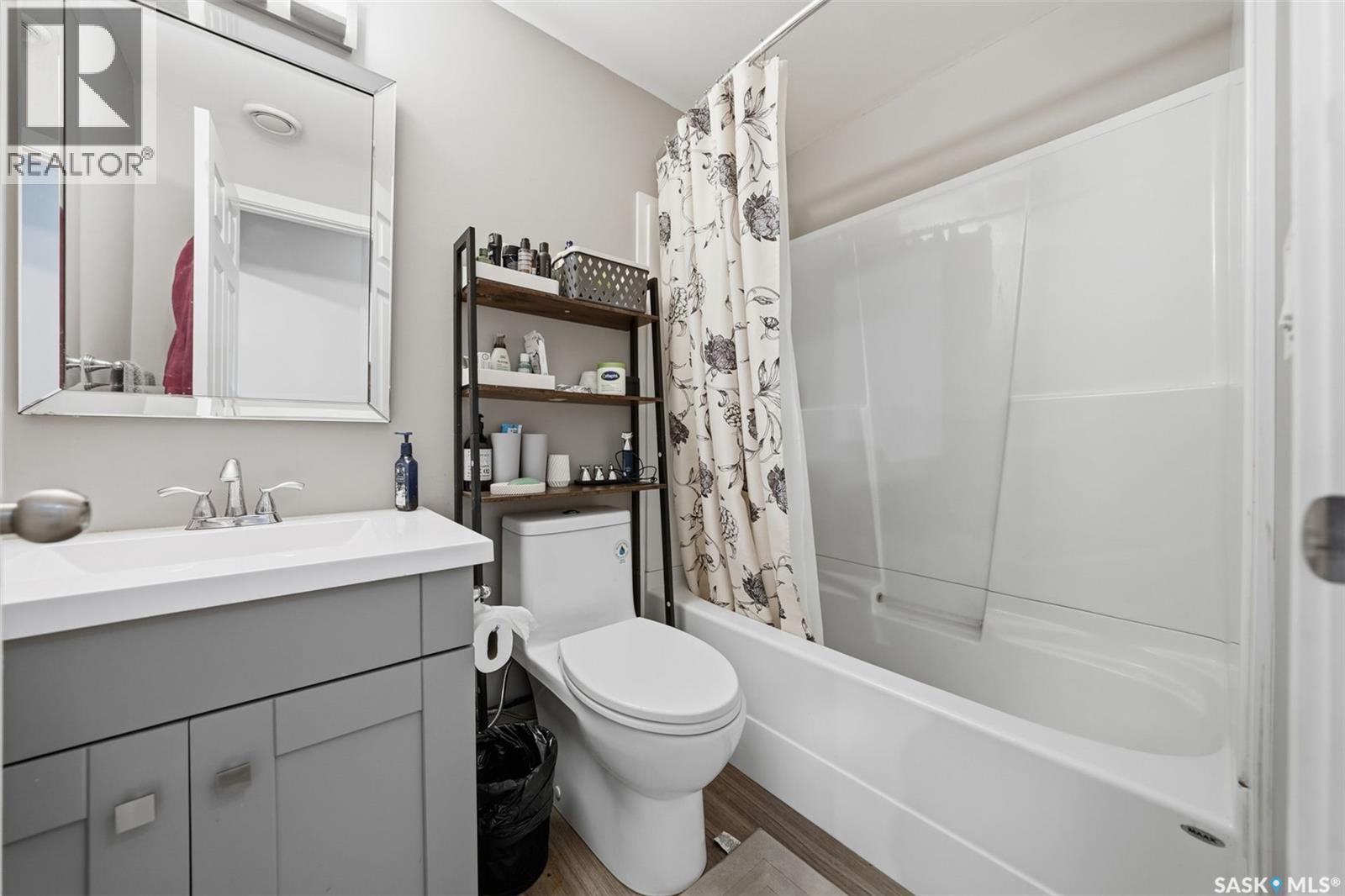 110 Bennion Crescent, Saskatoon, SK - Indoor Photo Showing Bathroom