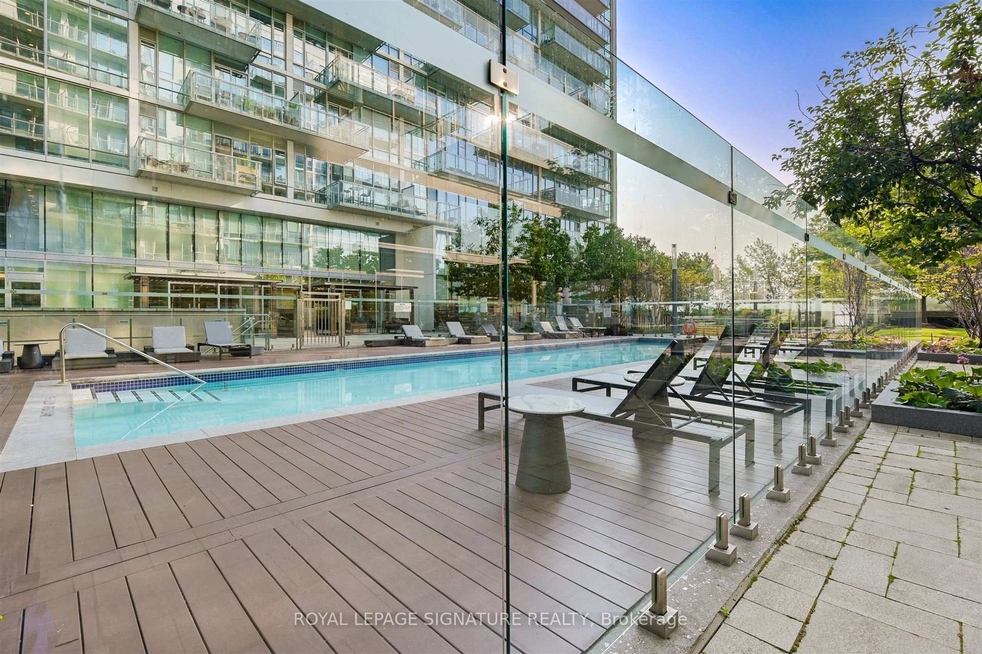424-29 Queens Quay E, Toronto, ON - Outdoor With In Ground Pool