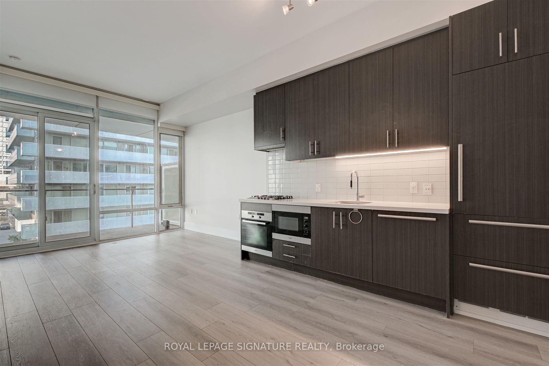 424-29 Queens Quay E, Toronto, ON - Indoor Photo Showing Kitchen