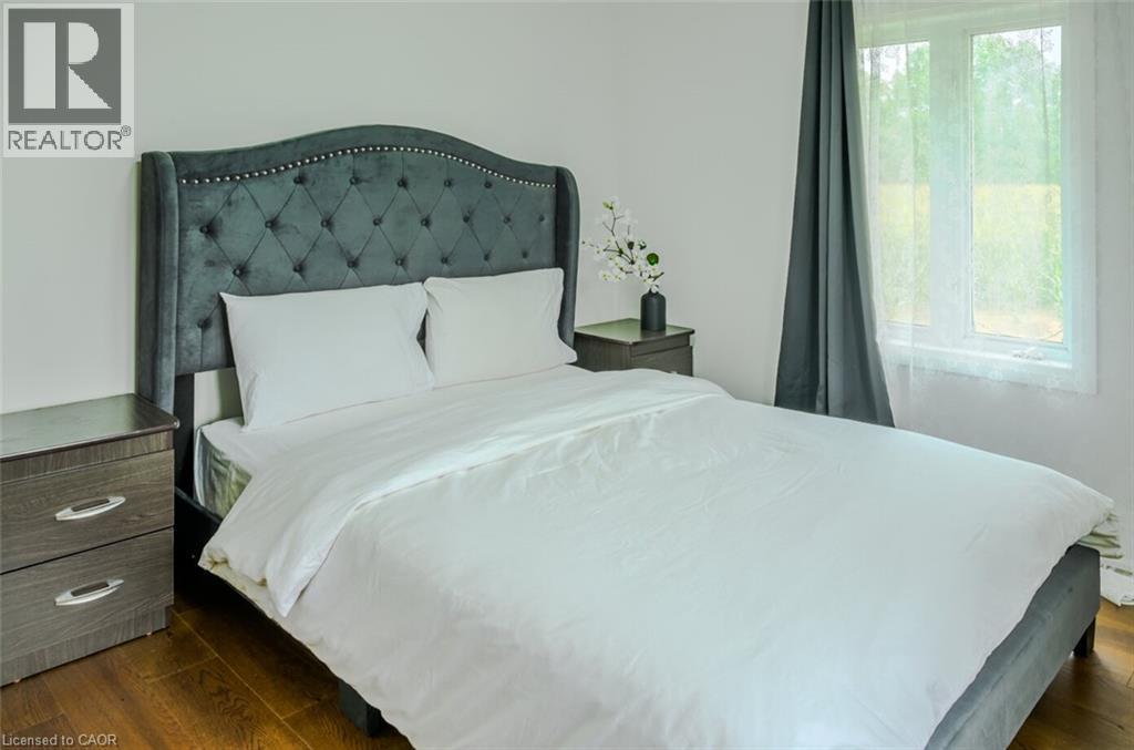 Hardwood-style flooring throughout - 107 6Th Line Line, Haldimand, ON - Indoor Photo Showing Bedroom