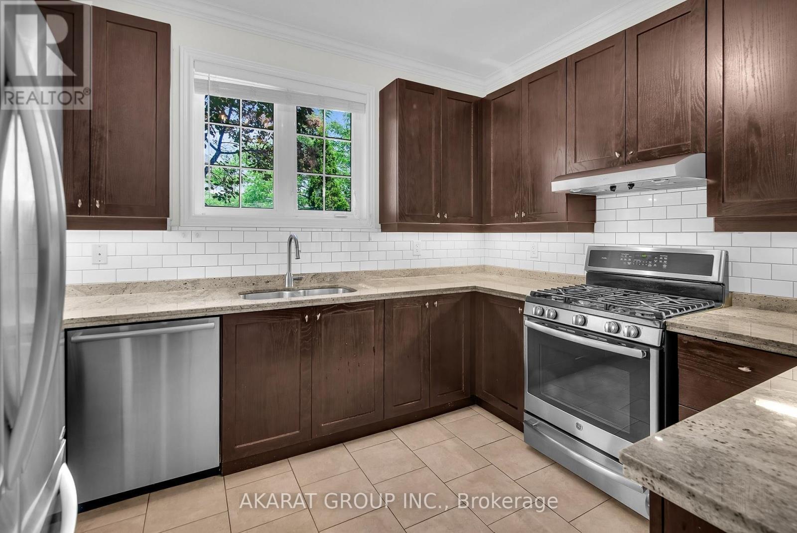 4650 Ethel Road, Burlington, ON - Indoor Photo Showing Kitchen With Double Sink