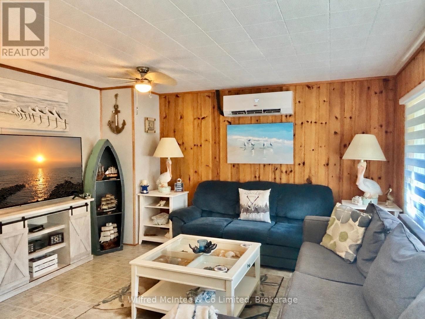 Heat pump for heat & AC - 32 Mohawk Drive, Native Leased Lands, ON - Indoor Photo Showing Living Room