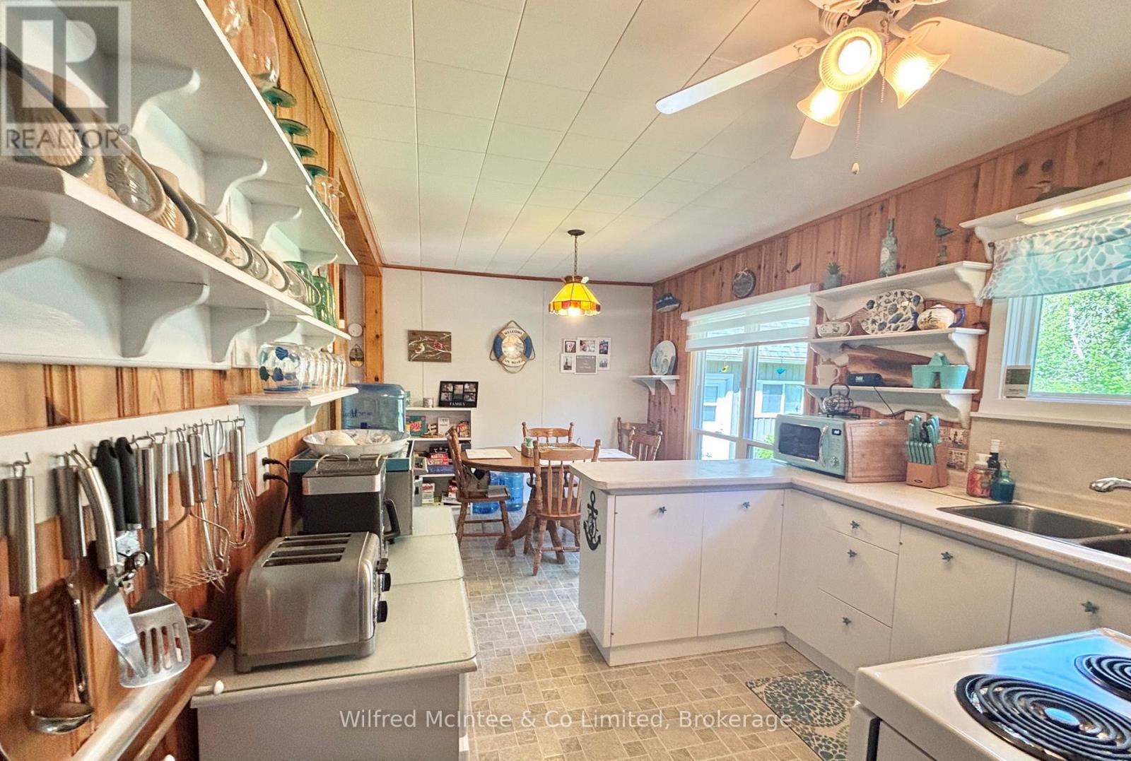 Open & functional - 32 Mohawk Drive, Native Leased Lands, ON - Indoor Photo Showing Kitchen
