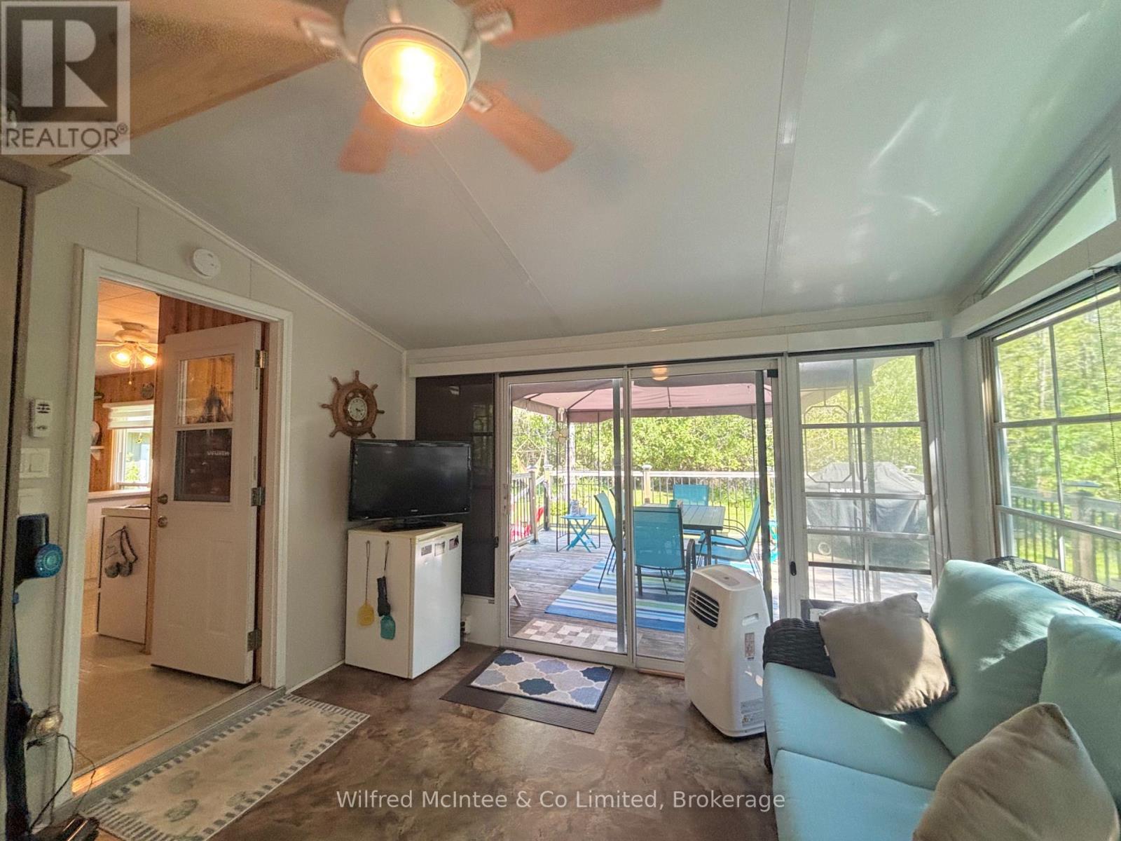 Sunroom off the kitchen with access to rear deck - 32 Mohawk Drive, Native Leased Lands, ON - Indoor Photo Showing Laundry Room