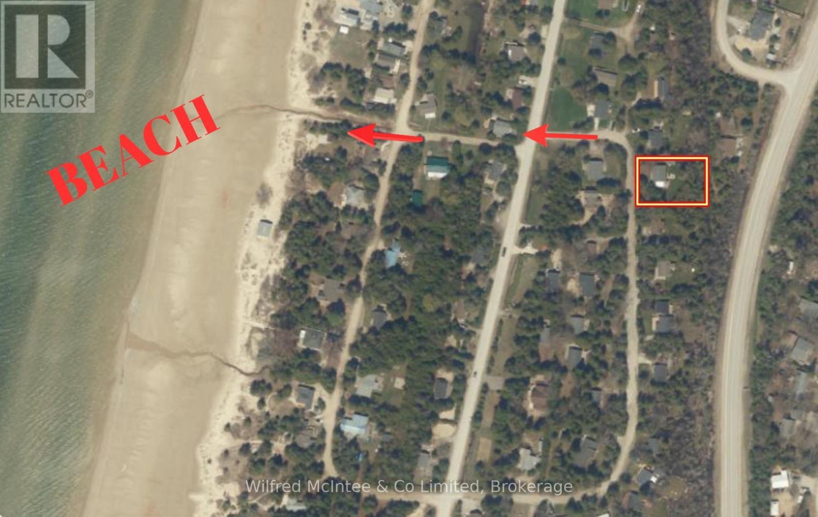 3 minute walk to the beach! - 32 Mohawk Drive, Native Leased Lands, ON - Other