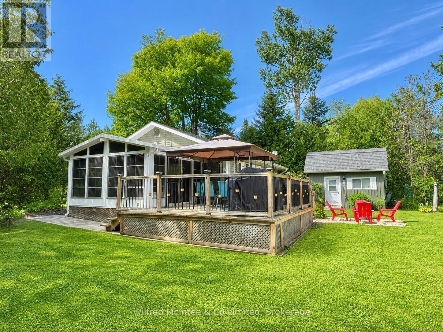 Sun porch & rear private deck - 32 Mohawk Drive, Native Leased Lands, ON - Outdoor With Deck Patio Veranda