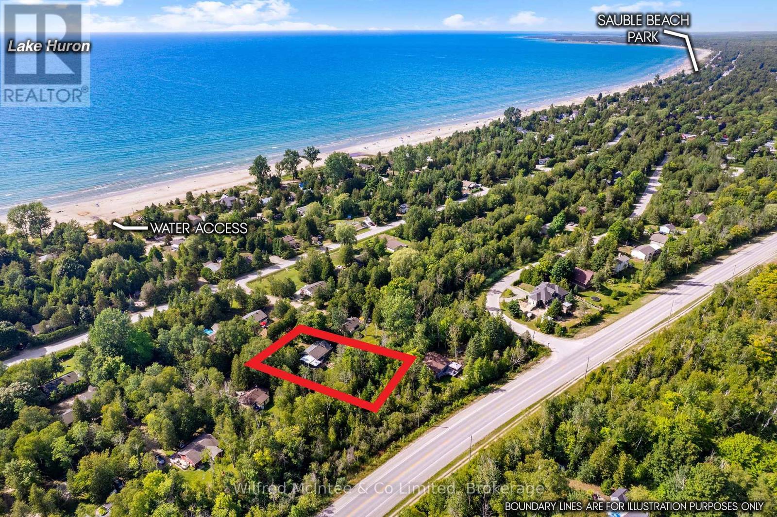 Minutes to downtown Sauble Beach - 32 Mohawk Drive, Native Leased Lands, ON - Outdoor With Body Of Water With View