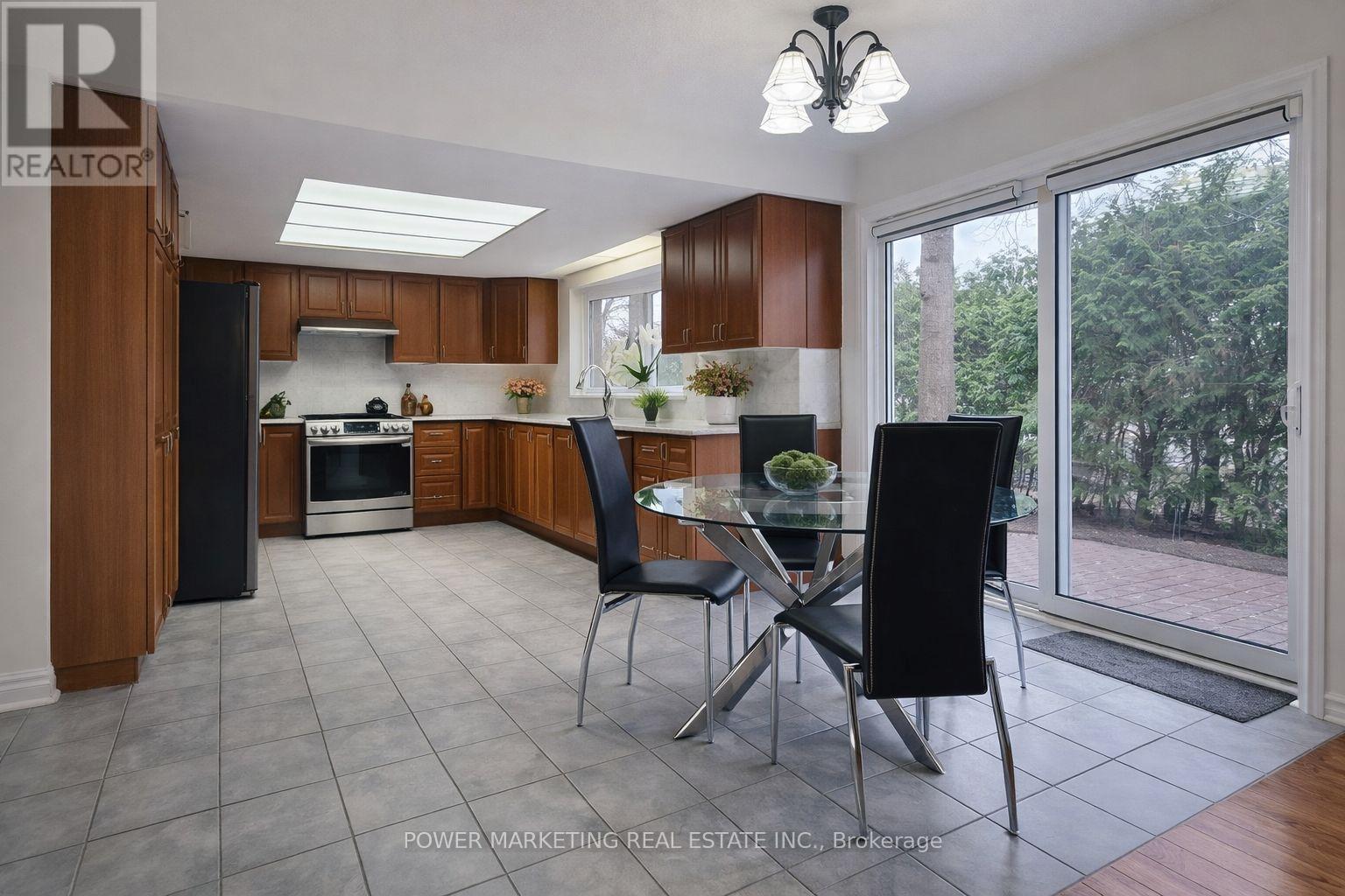 29 Taj Court, Ottawa, ON - Indoor