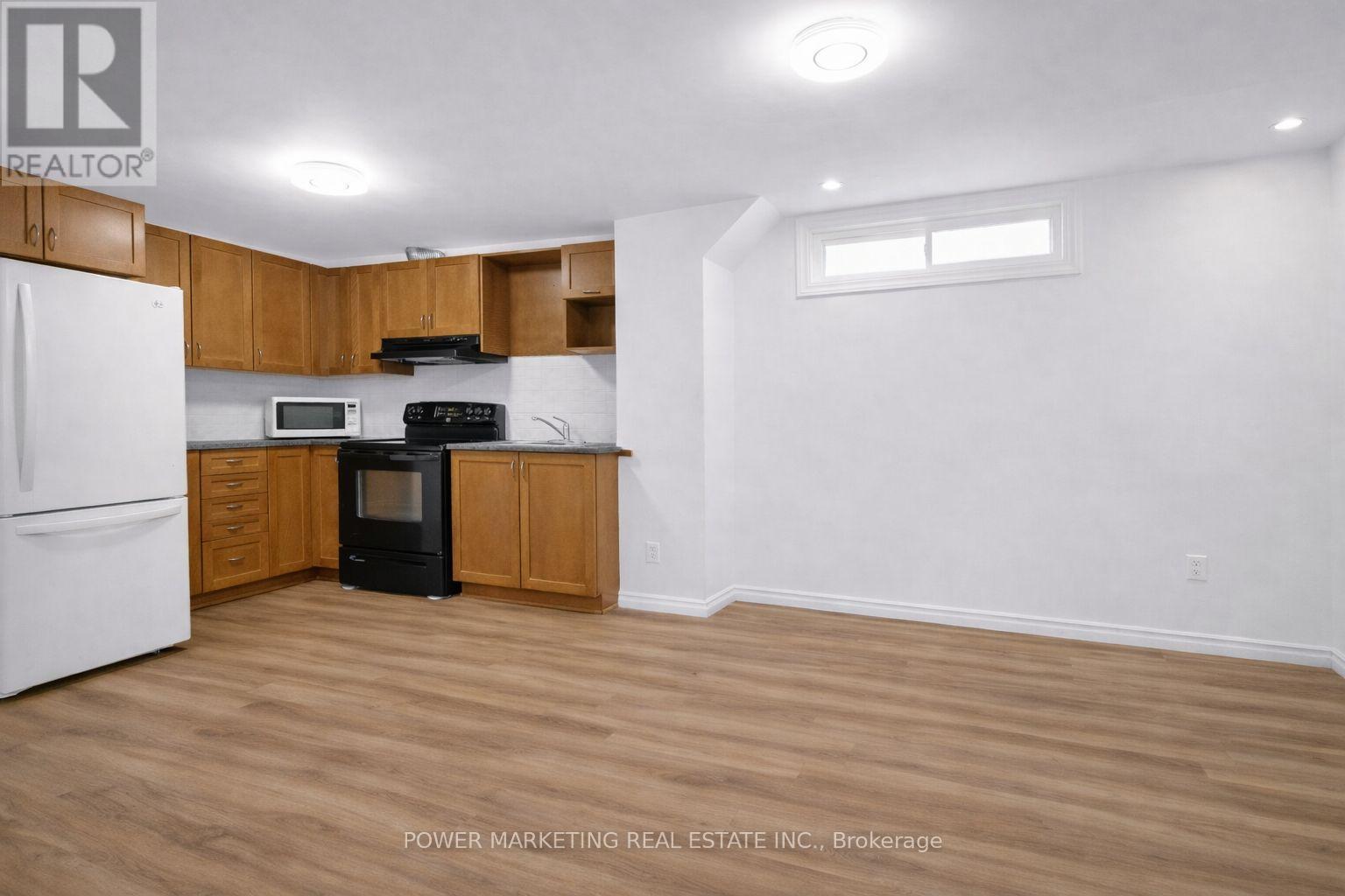 29 Taj Court, Ottawa, ON - Indoor Photo Showing Kitchen