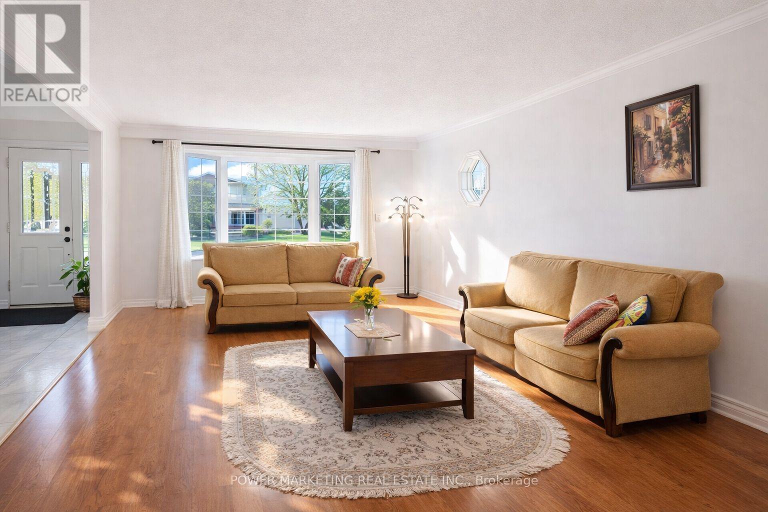 29 Taj Court, Ottawa, ON - Indoor Photo Showing Living Room