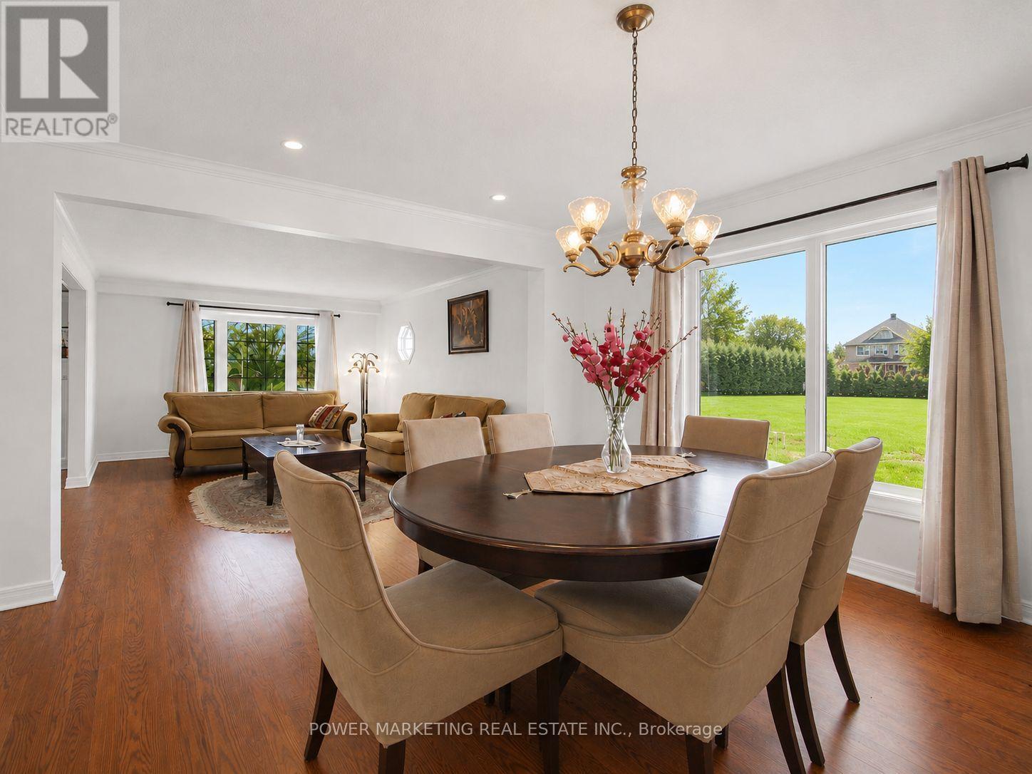 29 Taj Court, Ottawa, ON - Indoor Photo Showing Dining Room