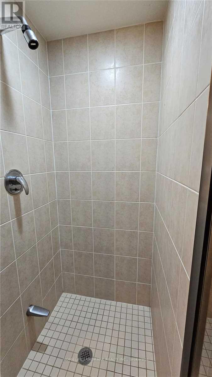 513 - 131 Upper Duke Crescent, Markham, ON - Indoor Photo Showing Bathroom
