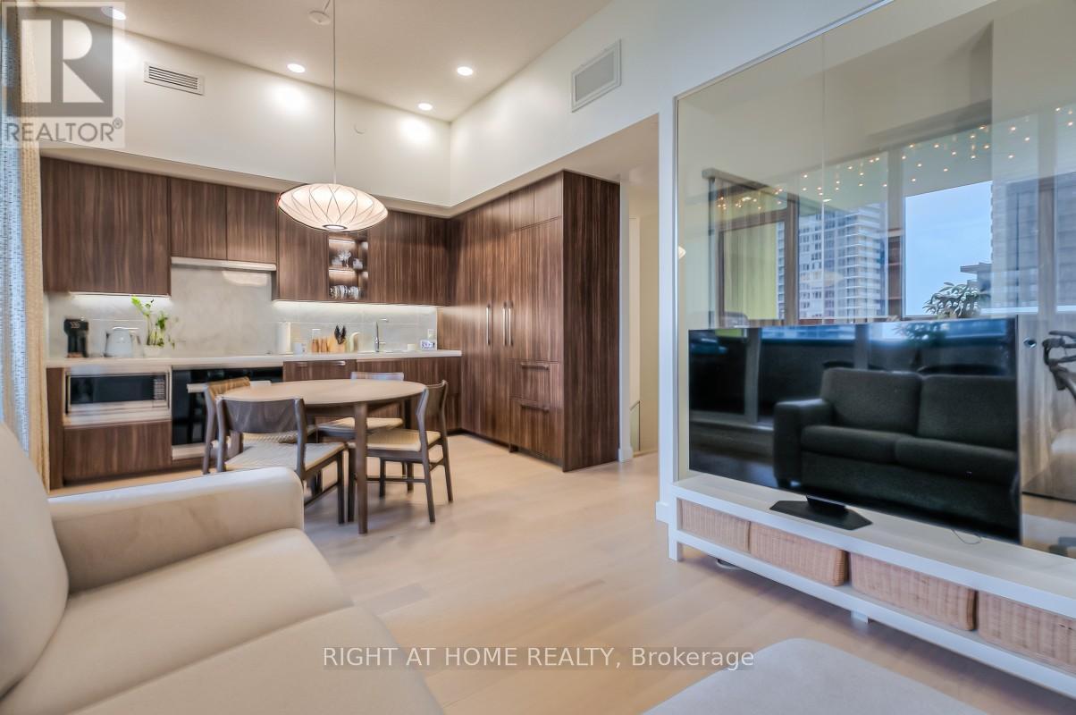511 - 95 Mcmahon Drive, Toronto, ON - Indoor