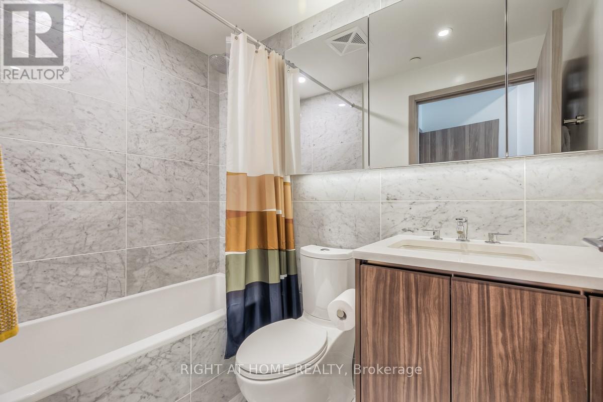 511 - 95 Mcmahon Drive, Toronto, ON - Indoor Photo Showing Bathroom