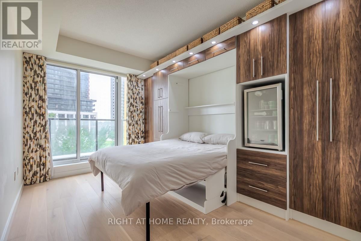 511 - 95 Mcmahon Drive, Toronto, ON - Indoor Photo Showing Bedroom