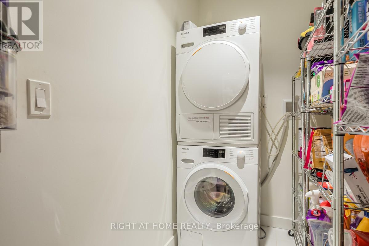 511 - 95 Mcmahon Drive, Toronto, ON - Indoor Photo Showing Laundry Room