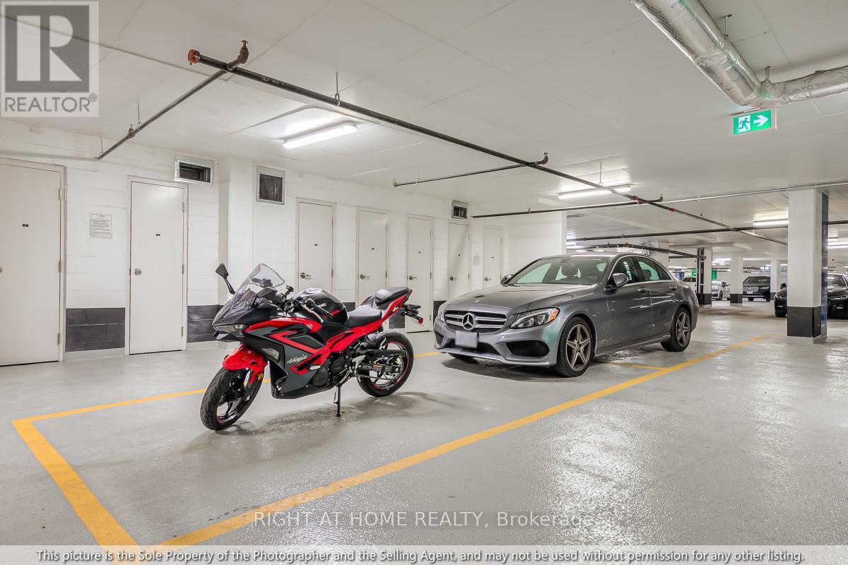 511 - 95 Mcmahon Drive, Toronto, ON - Indoor Photo Showing Garage