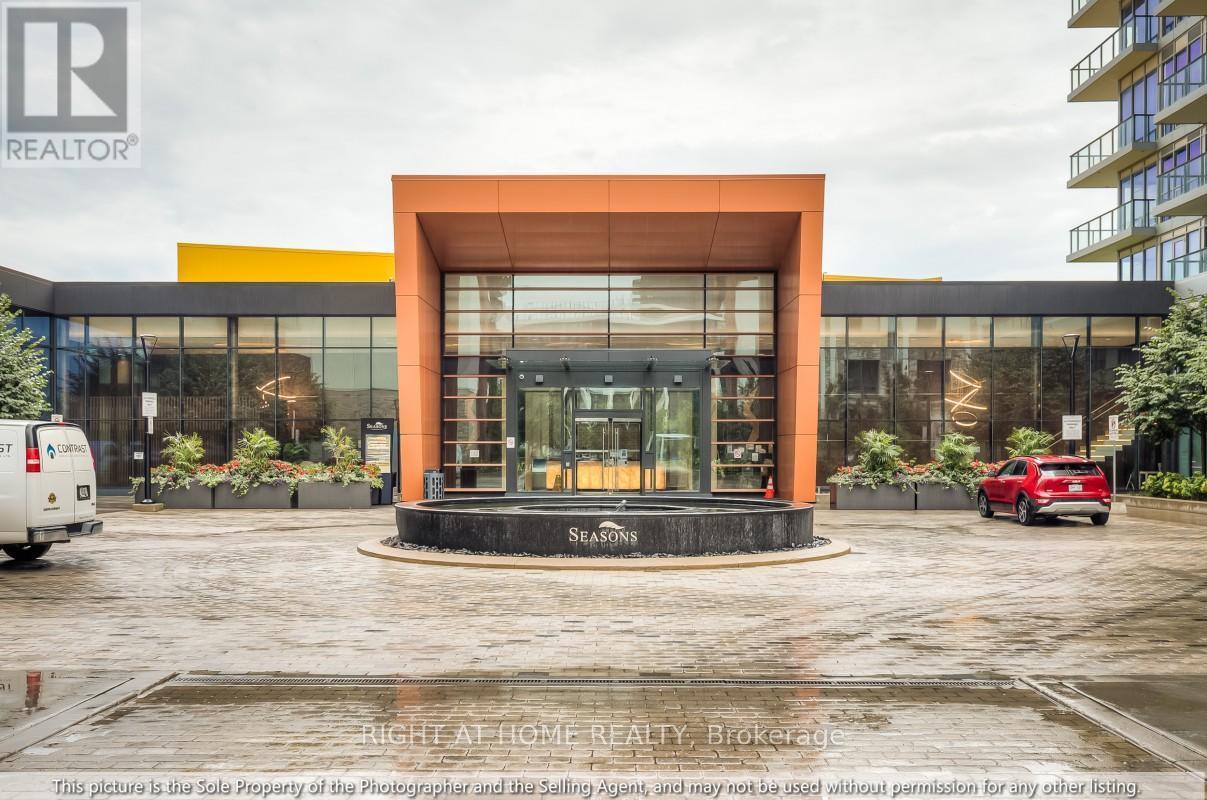 511 - 95 Mcmahon Drive, Toronto, ON - Outdoor