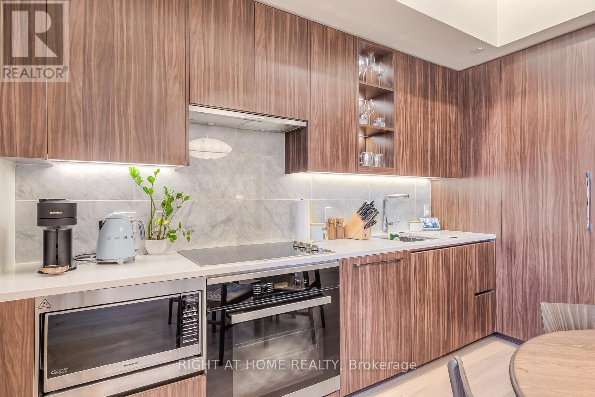 511 - 95 Mcmahon Drive, Toronto, ON - Indoor