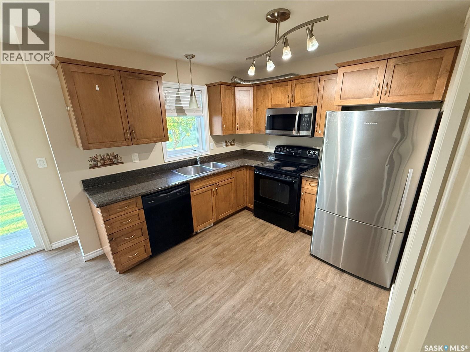 212 415 Lynd Crescent, Saskatoon, SK - Indoor Photo Showing Kitchen With Double Sink
