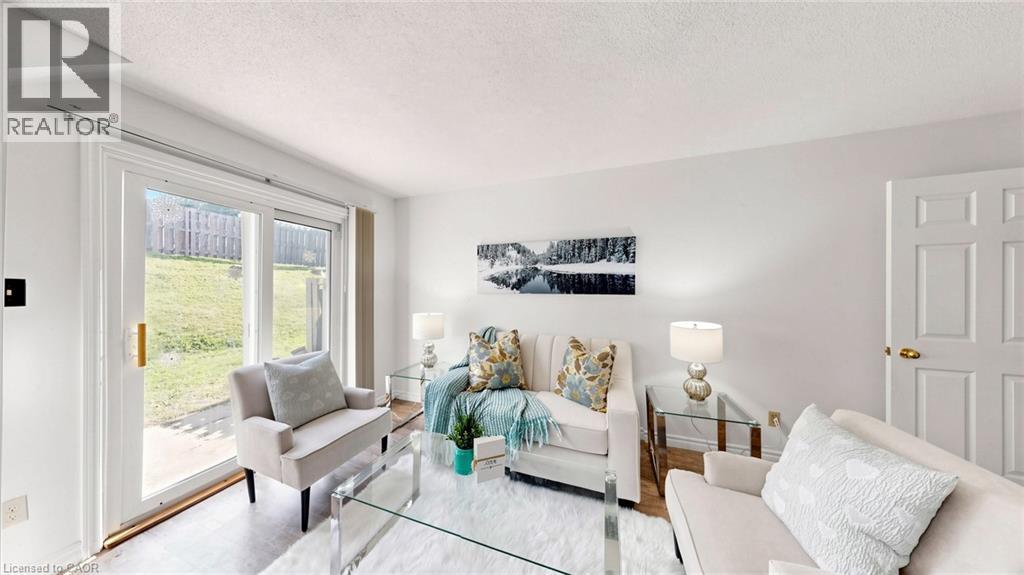 304 Bluevale Street N, Waterloo, ON - Indoor Photo Showing Living Room
