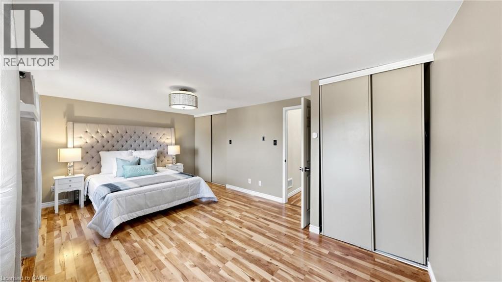 Wood-finish flooring, neutral wall tones, and recessed lighting - 304 Bluevale Street N, Waterloo, ON - Indoor Photo Showing Bedroom