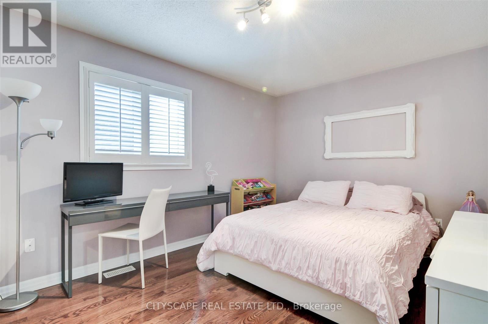 353 Sparrow Circle, Pickering, ON - Indoor Photo Showing Bedroom