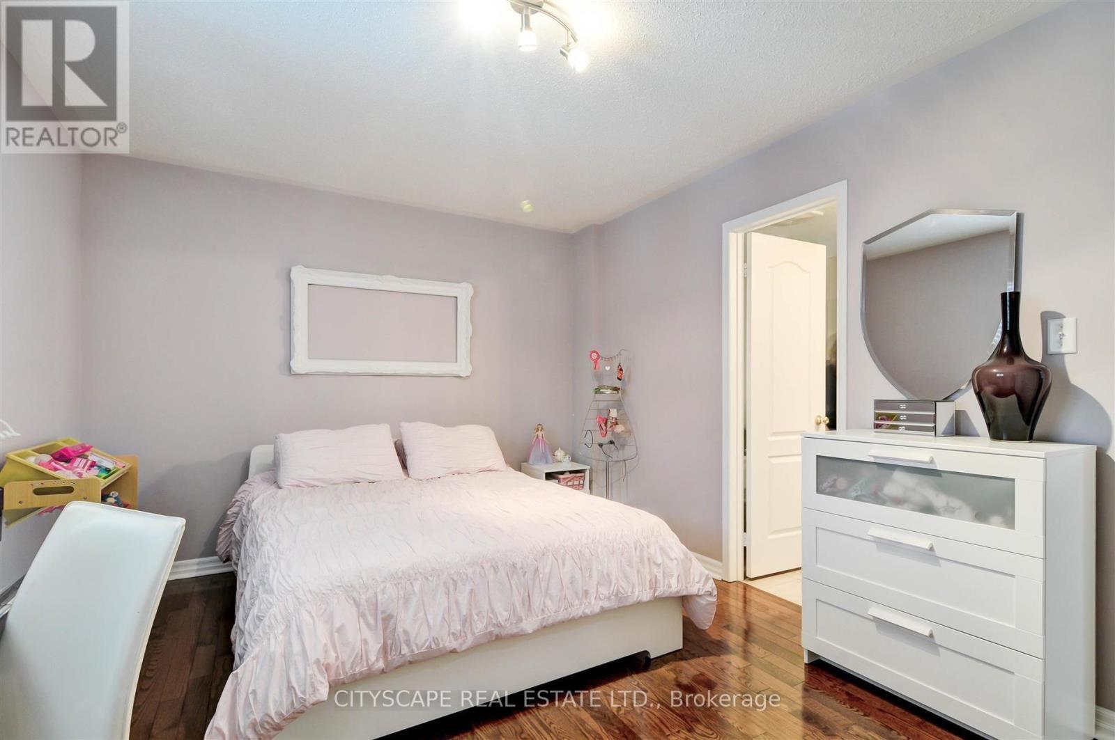 353 Sparrow Circle, Pickering, ON - Indoor Photo Showing Bedroom